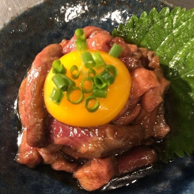 本日も数量限定先着順️炙り牛タンのユッケ風?・・ 牛タンユッケローストビーフ丼かきごおりカキゴオリかき