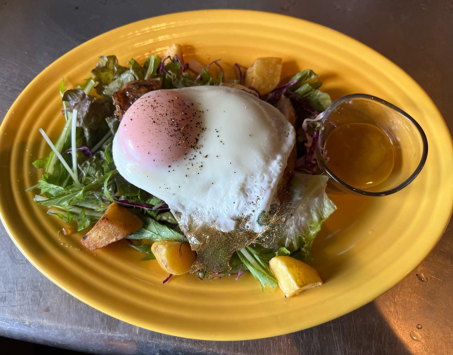 Lunch 11:30 OPEN
グリルチキンサラダ🐓🥗
Grilled chicken salad🍽️
0555-68-9050
#新倉山浅間公園
#河口湖紅葉祭り
#ローストビーフ丼
#ステーキ
#肉寿司
#山梨グルメ
#a5wagyu
#バナナマンのせっかくグルメ
#ホテルマイステイズ富士山
#lakekawaguchiko
#yamanashi
#japan
#mtfuji
#tripadvisor
#google
#山梨グルメ
#arakurayamasengenpark
#河口湖グルメ
#河口湖もみじ回廊
#山梨
#河口湖
#富士山
#富士急ハイランド
#河口湖ランチ
#lunch
#dinner
#河口湖ディナー
#スーパーホテル富士河口湖天然温泉
